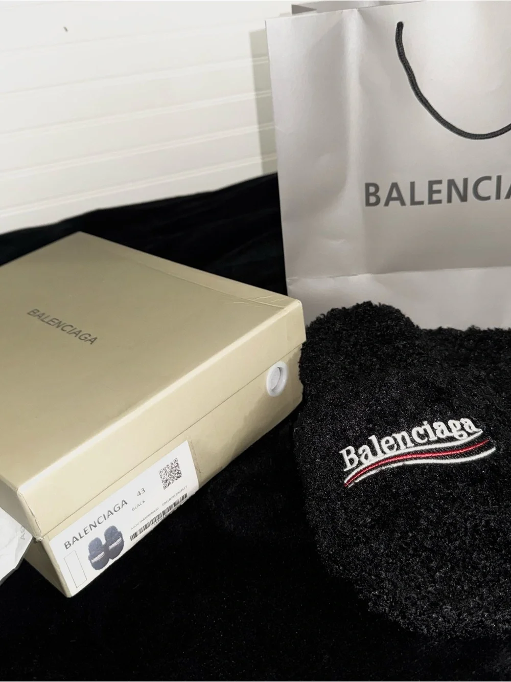 Balenciaga slides size 8.5 men